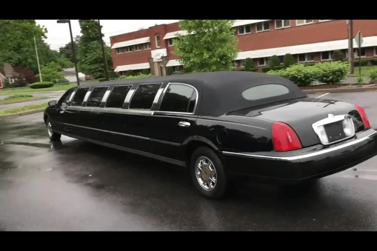 Why Hire a Chauffeur Service in Fort Lauderdale for a Stress-Free Ride?