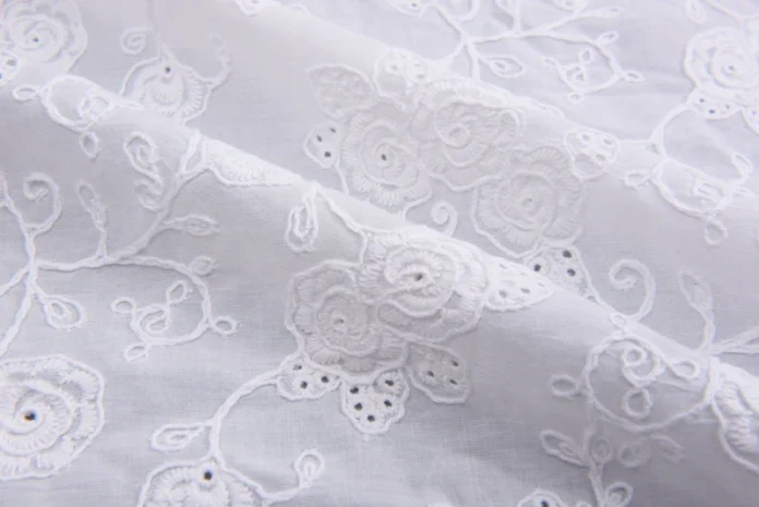 100-cotton-eyelet-embroidery-white-fabric-gk-6230-375148_800x White Cotton Fabric With Embroidery