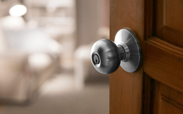 How Door Handle Suppliers Ensure Consistent Product Availability