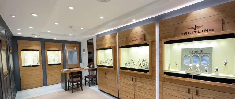 What Customers Notice First in a Watch Store Display